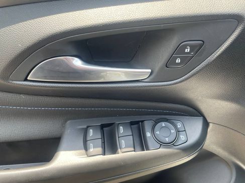 Used 2025 Buick Envista Sport Touring FWD image 18