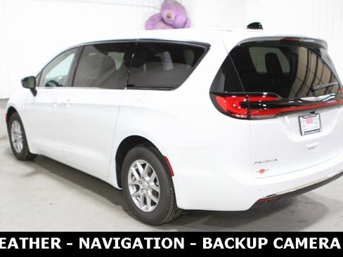 New 2026 Chrysler Pacifica Select image 27