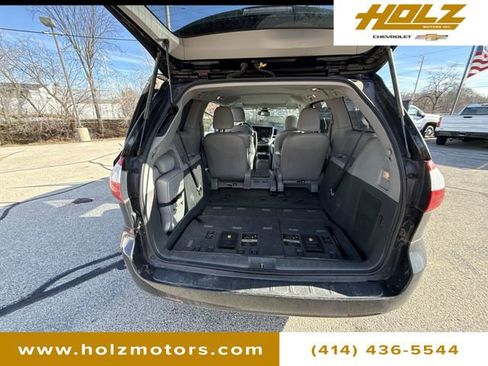 Used 2018 Toyota Sienna XLE image 18
