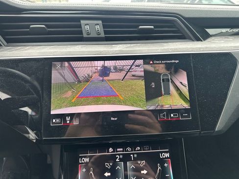 Used 2022 Audi e-tron Premium AWD/4WD image 8