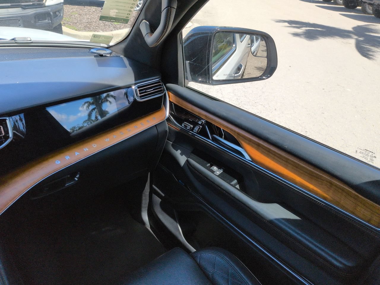 Used 2024 Jeep Grand Wagoneer L Series III AWD/4WD image 17