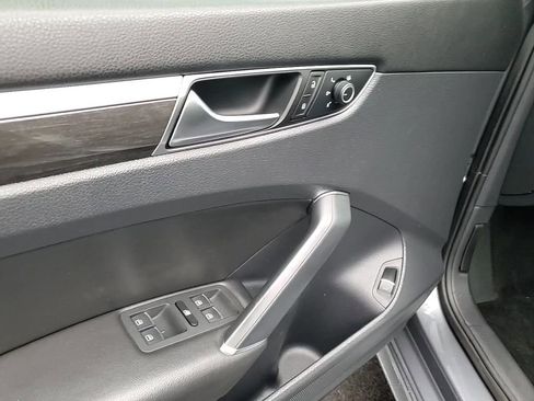 Used 2017 Volkswagen Passat 1.8T SE w/ SE Lighting Package image 12