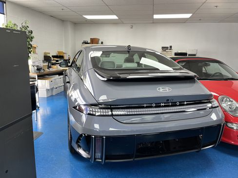 Used 2025 Hyundai Ioniq 6 Limited image 3