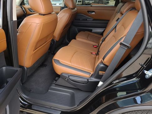Certified 2024 Nissan Pathfinder Platinum w/ Cargo Package AWD/4WD image 9