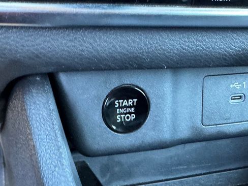 Used 2024 Nissan Rogue SV image 33