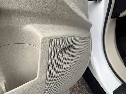 Used 2010 Subaru Outback 2.5i Limited image 11