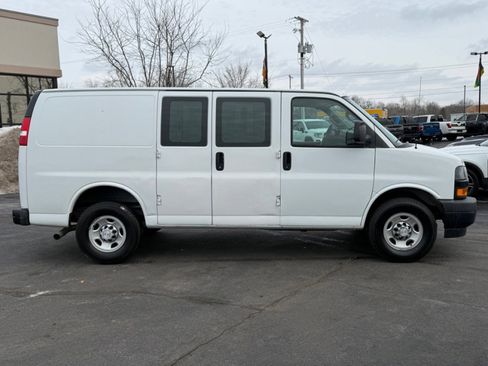 Used 2018 Chevrolet Express 2500 w/ Driver Convenience Package image 9