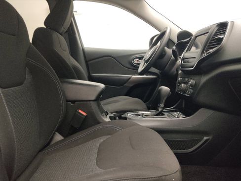 Used 2019 Jeep Cherokee Latitude w/ Popular Appearance Group FWD image 21