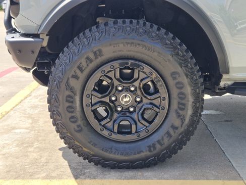 Used 2022 Ford Bronco Wildtrak AWD/4WD image 7