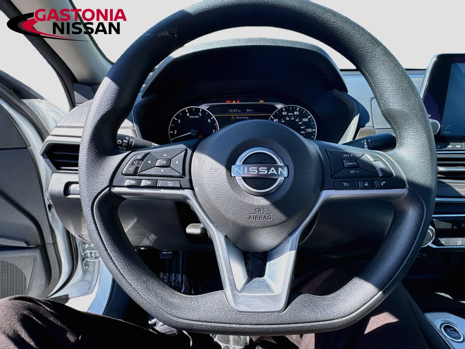 Used 2025 Nissan Altima 2.5 SV FWD image 14