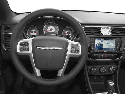 Used 2013 Chrysler 200 Limited FWD image 9