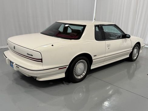 Used 1990 Oldsmobile Toronado Trofeo image 5