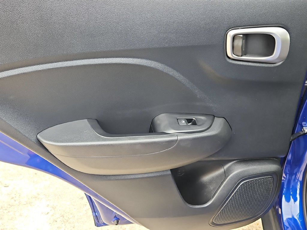 Used 2025 Hyundai Venue SEL FWD image 27