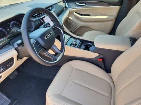 New 2025 Jeep Grand Cherokee L Limited w/ Black Appearance Package image 21