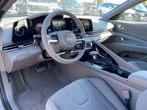 New 2025 Hyundai Elantra SEL image 9