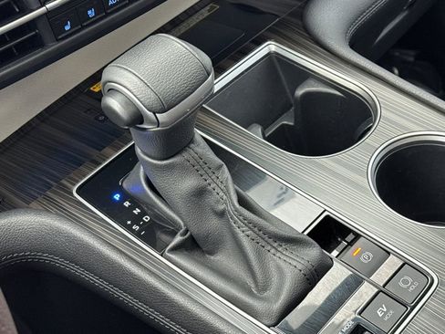 Used 2023 Toyota Sienna Platinum image 27