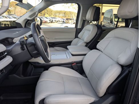 Certified 2025 Lincoln Navigator Reserve image 24