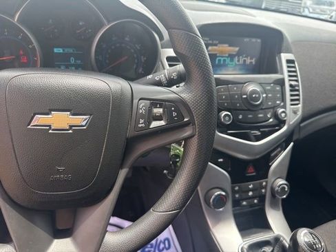 Used 2016 Chevrolet Cruze LT w/ Technology Package FWD image 16