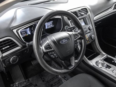 Used 2018 Ford Fusion SE FWD image 6