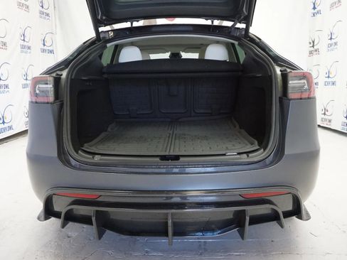 Used 2023 Tesla Model Y Performance image 9