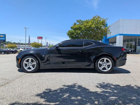 Used 2021 Chevrolet Camaro LT RWD image 5