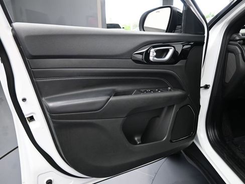 Used 2023 Jeep Compass Altitude image 15