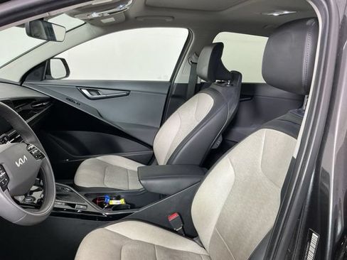Used 2023 Kia Niro SX Touring FWD image 10