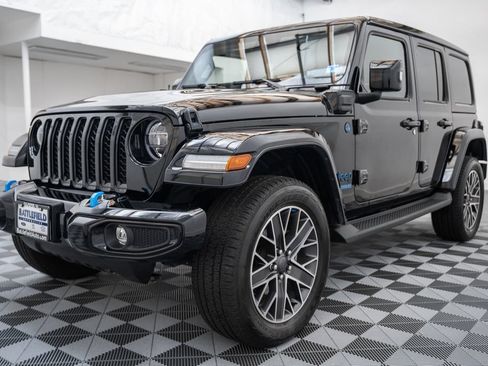Used 2022 Jeep Wrangler Unlimited Sahara AWD/4WD image 3