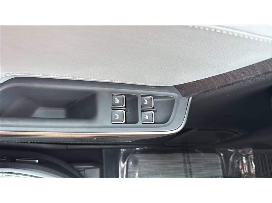 Used 2025 Rivian R1S Adventure Dual AWD/4WD image 27