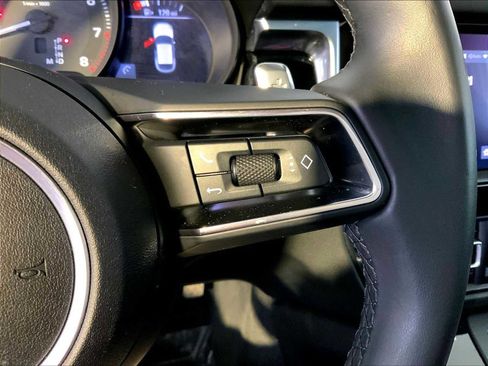 Certified 2024 Porsche Macan image 28