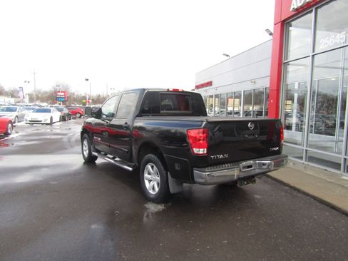 Used 2015 Nissan Titan SV image 3