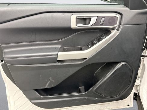 Used 2023 Ford Explorer XLT image 6