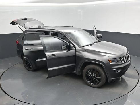 Used 2021 Jeep Grand Cherokee Laredo X AWD/4WD image 19