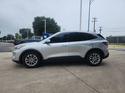 Used 2020 Ford Escape SE FWD image 4