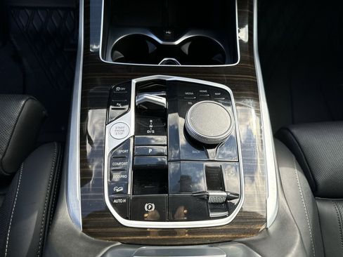 Used 2025 BMW X7 xDrive40i image 17