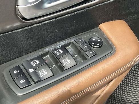 Used 2019 Chrysler Pacifica Limited FWD image 19