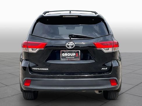 Used 2019 Toyota Highlander XLE FWD image 5