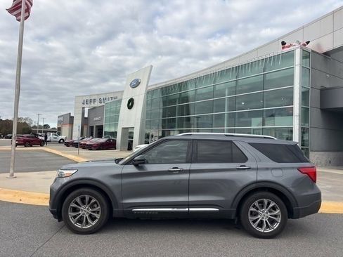 Used 2022 Ford Explorer Limited w/ Equipment Group 301A image 2