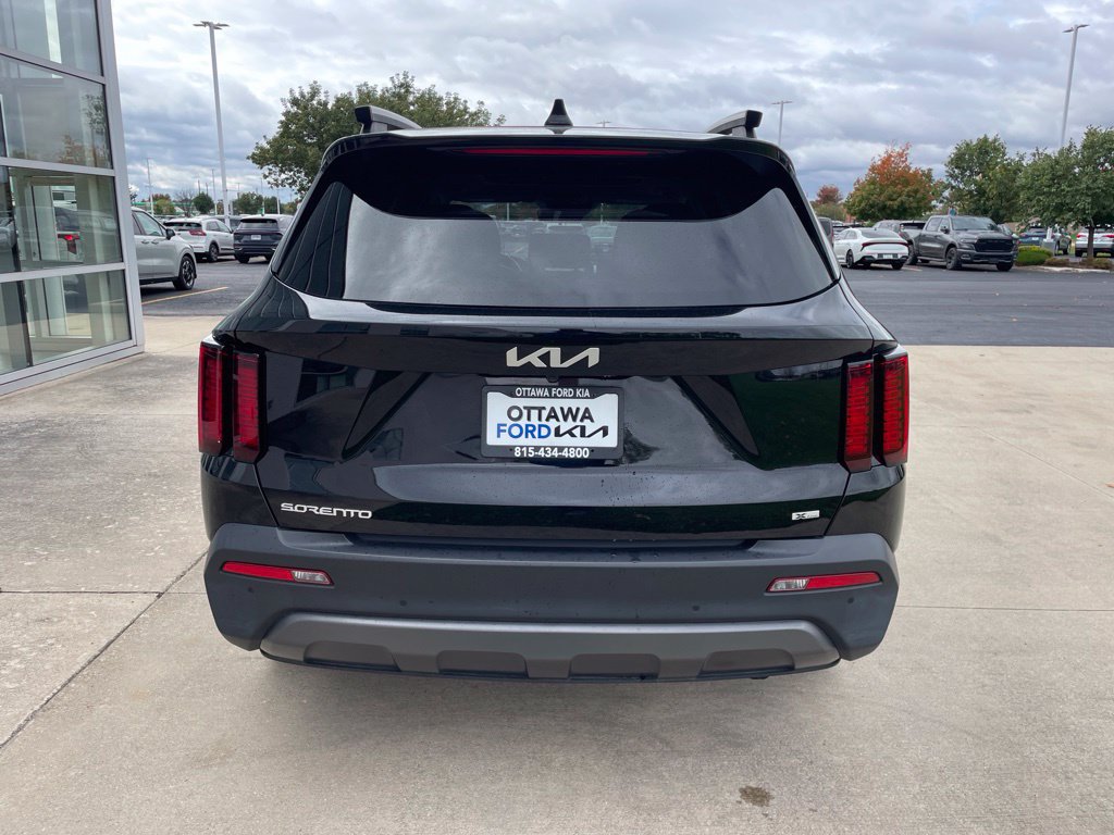 Used 2023 Kia Sorento S w/ Panoramic Sunroof Package AWD/4WD image 6
