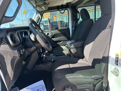 Used 2020 Jeep Gladiator Sport image 9