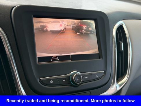 Used 2022 Chevrolet Equinox LS w/ LS Convenience Package FWD image 19