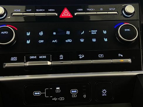 Used 2024 Hyundai Santa Fe Limited image 19