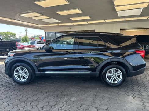 Used 2023 Ford Explorer XLT AWD/4WD image 9