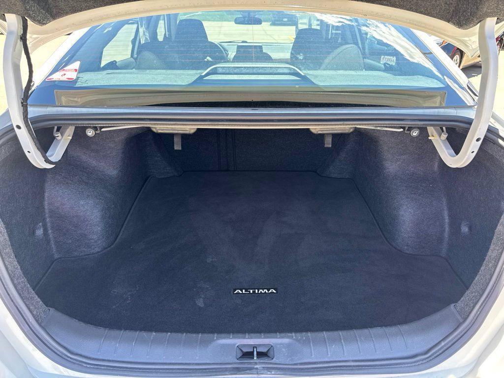 Used 2025 Nissan Altima 2.5 SV FWD image 30