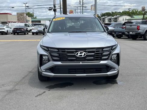 Certified 2025 Hyundai Tucson SE FWD image 2