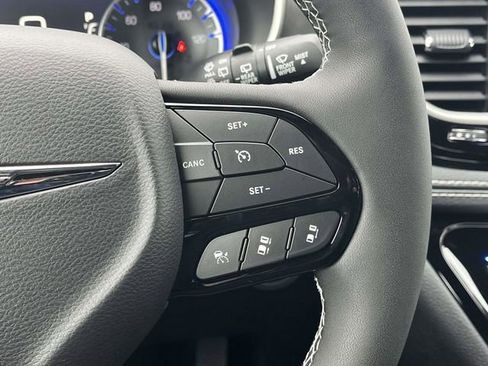 New 2026 Chrysler Pacifica Select image 20