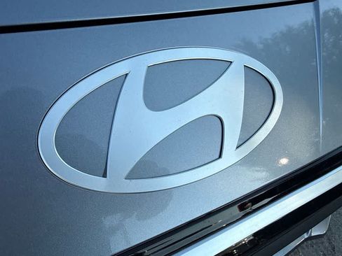 Used 2025 Hyundai Elantra Limited FWD image 9
