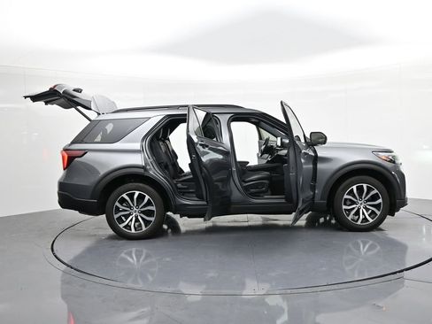 Used 2025 Ford Explorer ST-Line image 25