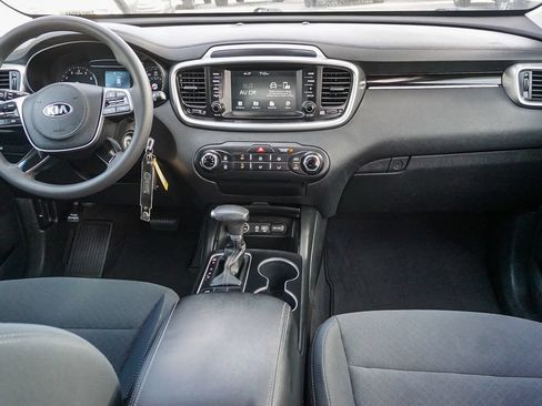 Used 2019 Kia Sorento FWD image 15