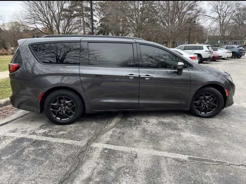 Used 2020 Chrysler Pacifica Limited w/ S Appearance Package image 4